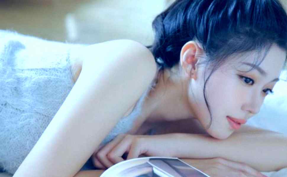 惊呆！河南许昌八中女教师刘聪私拍视频曝光，清纯语文老师居然私下玩这么大