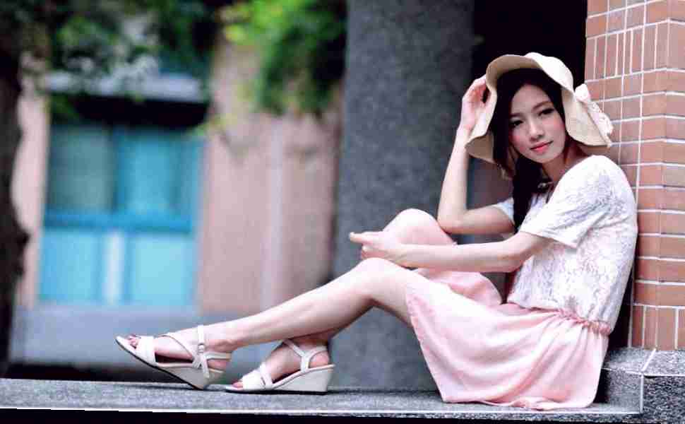 网友热议：台湾正妹謝侑芯性感大片流出，花样内衣秀曲线，果体盛宴暗藏信号！