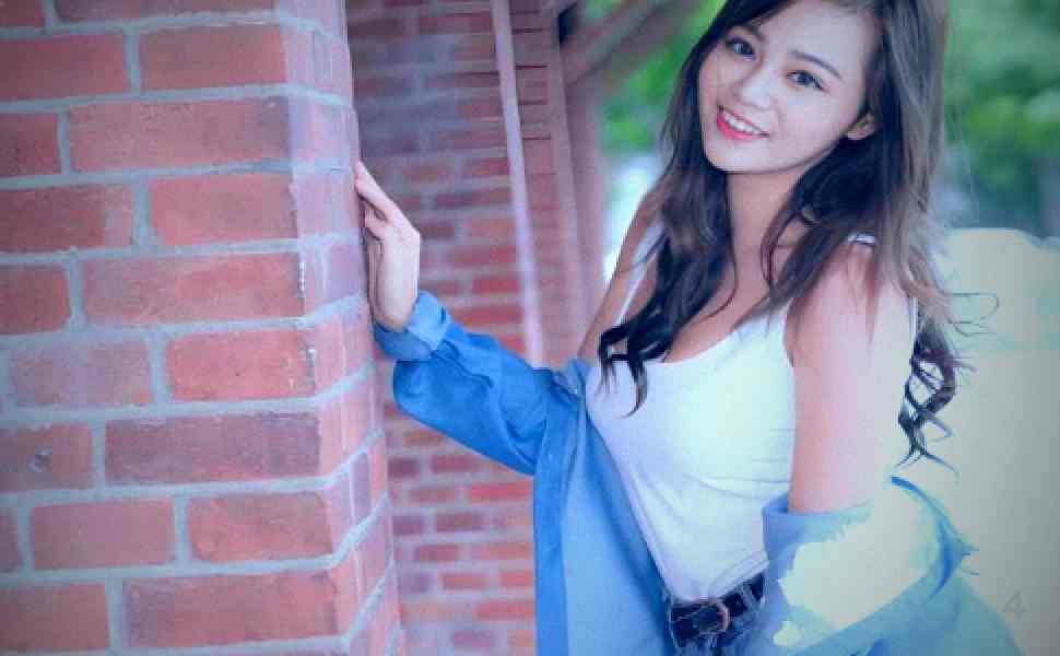 抖音358万粉女神小喵大宝被曝双飞局？闺蜜俩戴狗绳同爆一根，网友：滤镜碎一地！