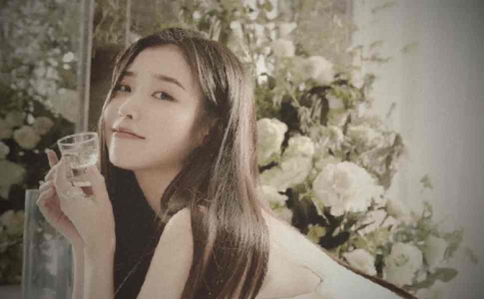 网络女主播“过去”为营利涉黄直播：多张不雅截图流出现场图1