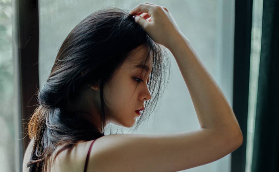 塌房风暴：千万网红呆妹儿小霸王首秀前夕遭前男友爆裸照视频，三点尽露聊天记录全曝光，网友炸锅