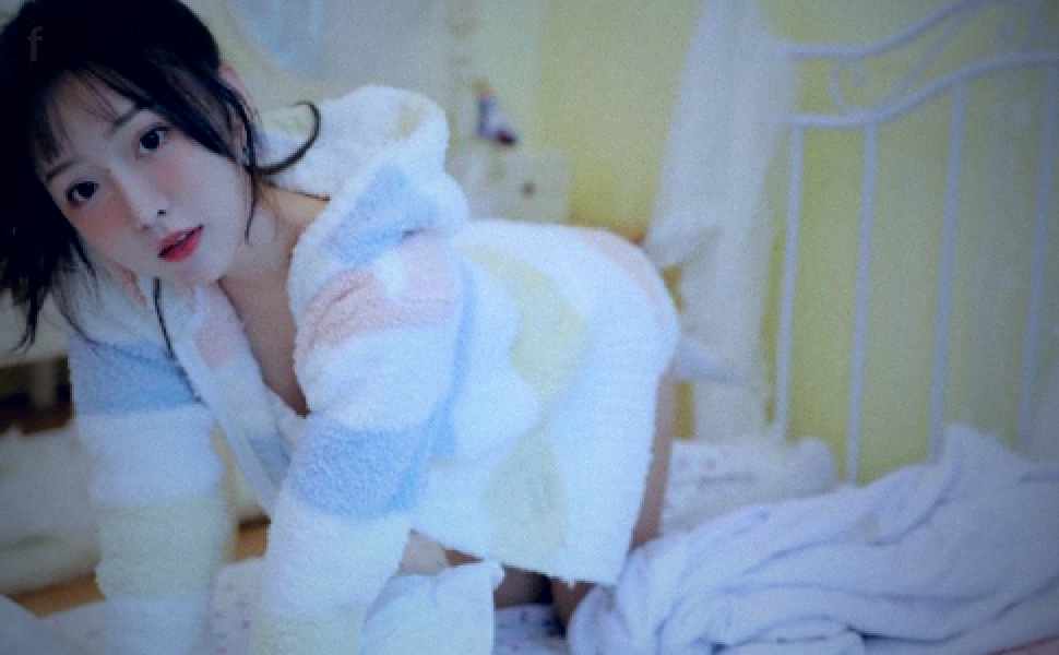 台湾颜值主播謝侑芯私房照外流，性感内衣造型大秀火辣曲线